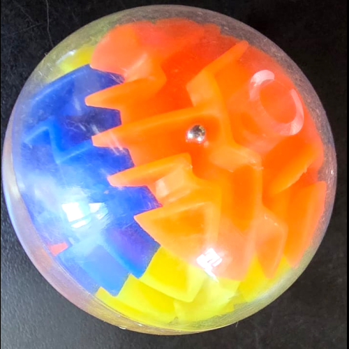 Comprá Esfera laberinto 3D con bolita metálica